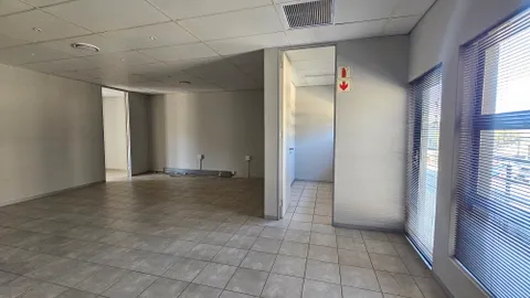 Lombardy Estate, 66 Graham Rd, Silverlakes